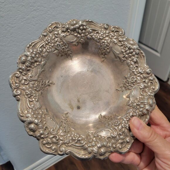 Antique WM Rogers Silver Co. Ornate Small Pedestal Bowl Silver Plated Heavy READ - Picture 4 of 16